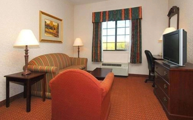 Quality Inn & Suites, Near University