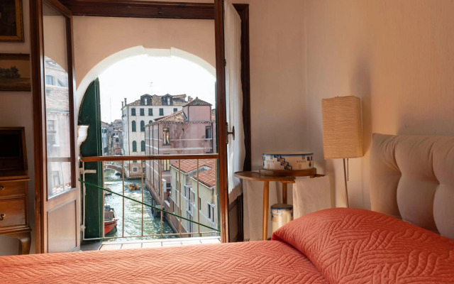 Ca’ Cappello Venetian Apartment M02074212072