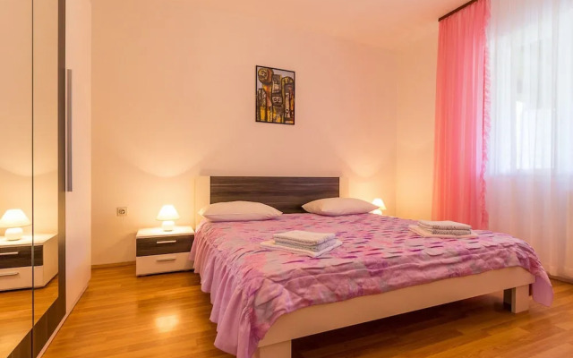 Comfortable Apartment With Terrace and Garden