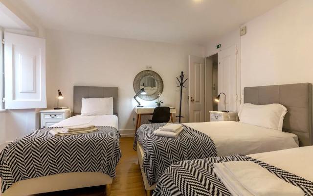 Bairro Alto Palace  Apartment for Large Groups