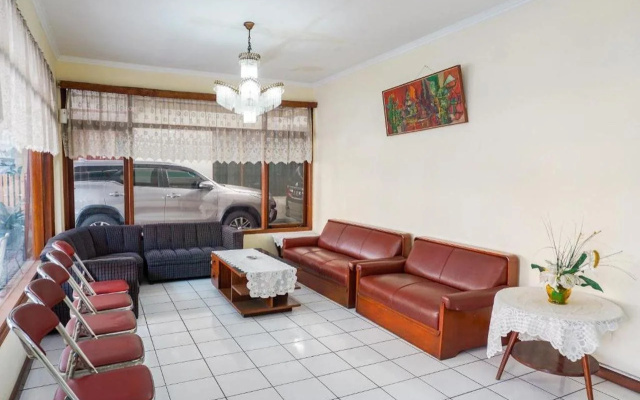 Hotel O Kebon Jeruk Near Gedung Sate Formerly Kurnia Hotel – Guest Rooms – Bandung
