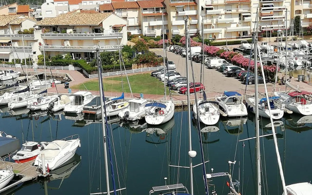 Beau T2 Climatisé sur Marina avec parking privé