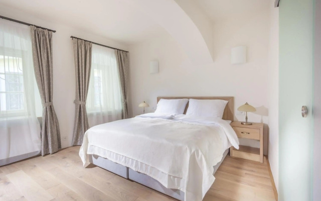 Hotel At the White Lily
