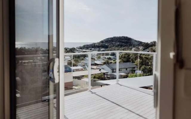 The Watch House - Panoramic Views of Bicheno Ocean