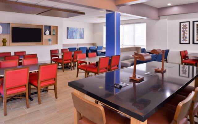 Holiday Inn Express Burlington by IHG