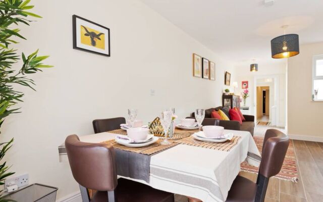 2 Bedroom Apartment By The River