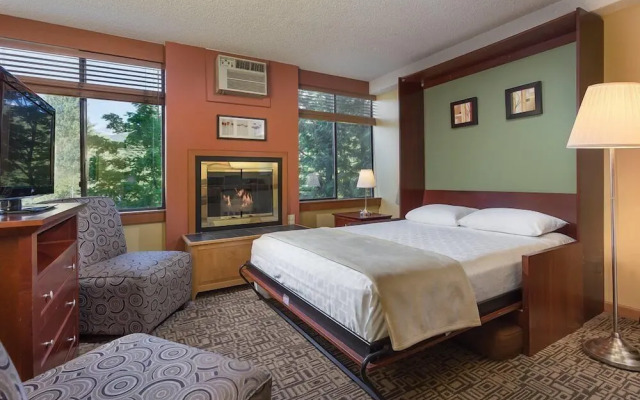 Mountain Side Hotel Whistler by Executive