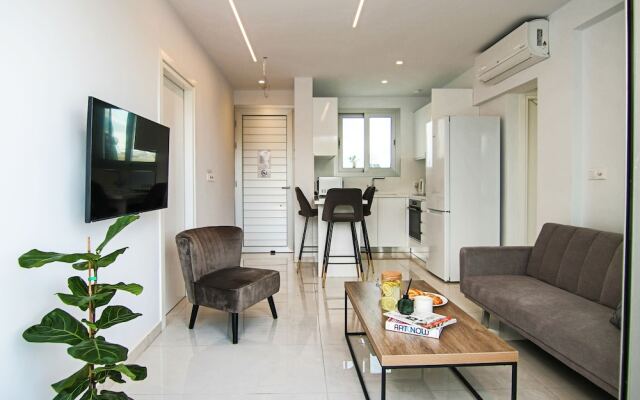 Phaedrus Living: Seaside Executive Flat Harbour 204