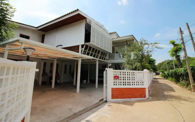 Room-baan Khunphiphit Homestay