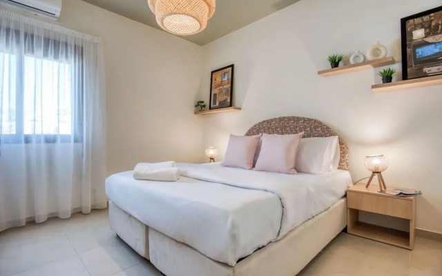 Vinyl 3-Bedroom Apartment in Zouk Mikael