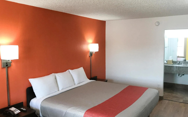 Studio 6 Bryan, TX - University Area