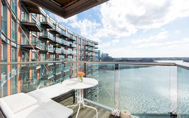 Bright Luxurious 2BR near Canary Wharf