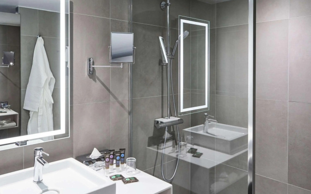 Holiday Inn - the niu, Fender Amsterdam by IHG