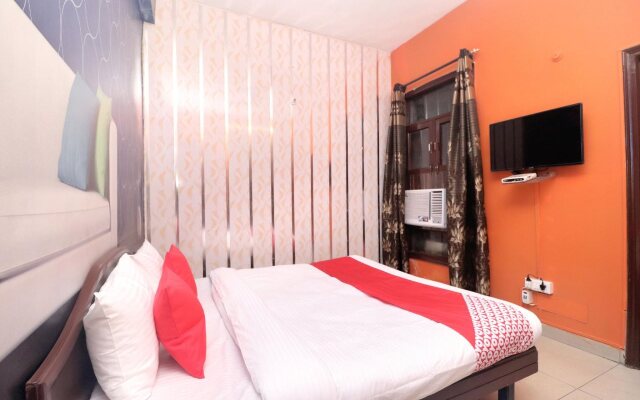 OYO 14876 Hotel Samrat