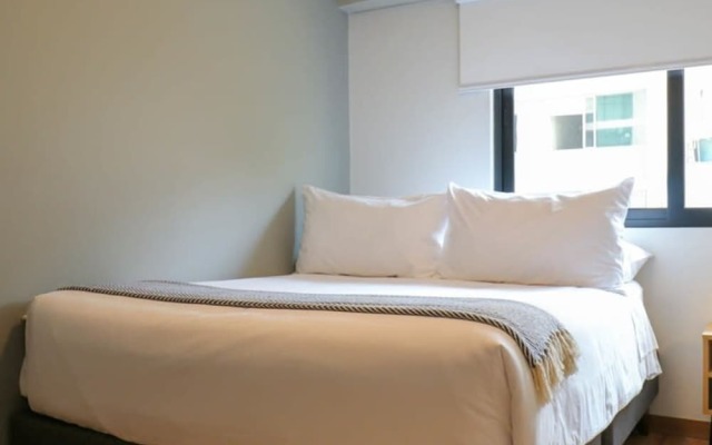 w Perfect 3BR With Balcony in Miraflores