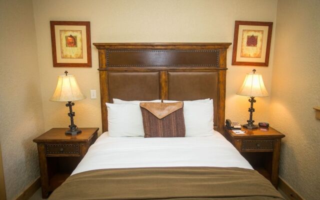 Shared Balcony Stunning Views & Steps from Slopes by RedAwning