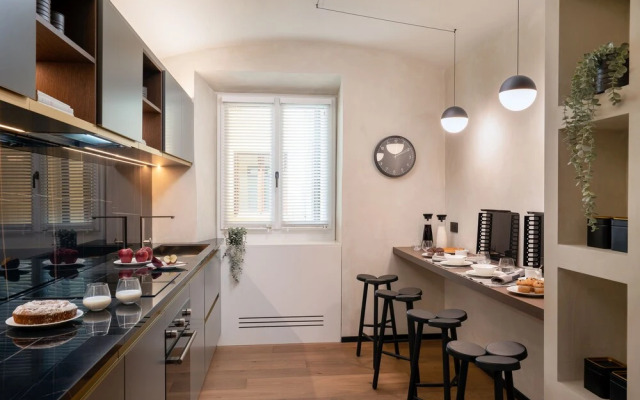 Arts & Crafts Apartments