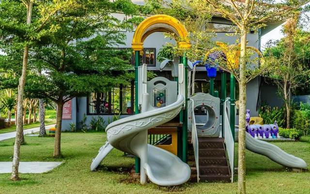 Naraya Riverside Resort