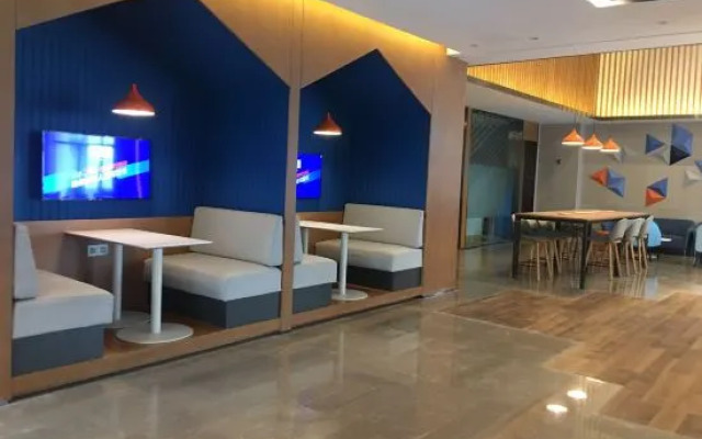 Holiday Inn Express (Pinghu Economic Development Zone)