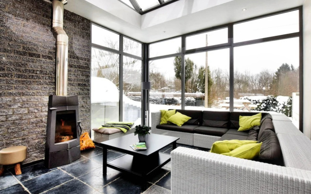 Luxurious Holiday Home in Courtil with a Jacuzzi