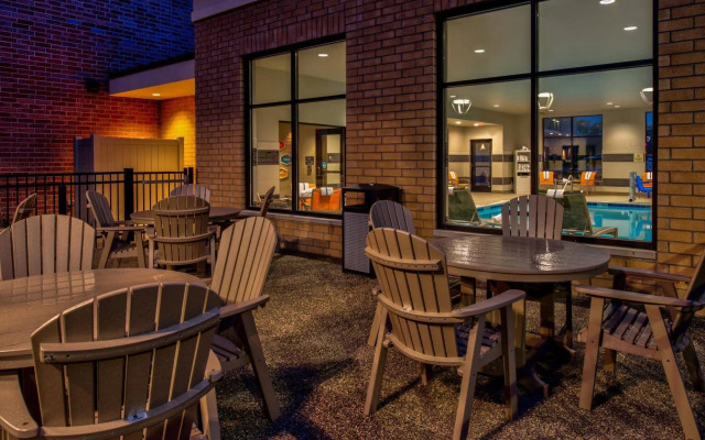 Hampton Inn & Suites Wixom