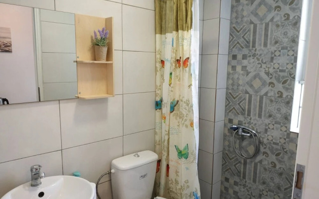 Small Apartment For 3 Pers 70meters From The Beach