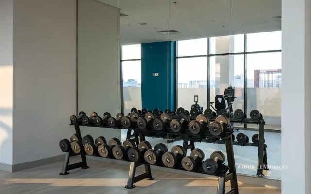 Large Balcony Studio 10mins From Dubai Mall