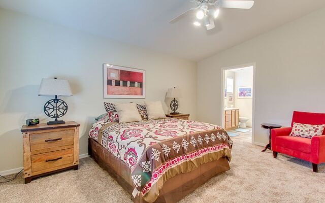 PeachTree - 2 Br home by RedAwning
