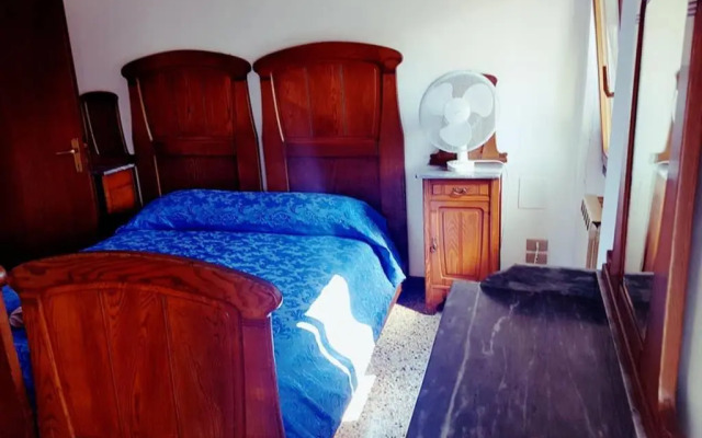 Large Top 3 Rooms Flat Central Rialto