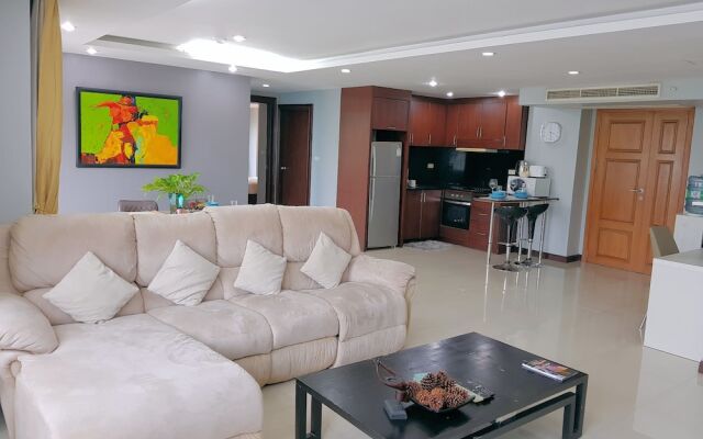 A Large 2 BR-3 Baths 207 Downtown