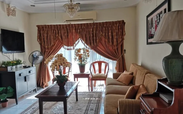Aini's Guest House In Vista Amani Condo