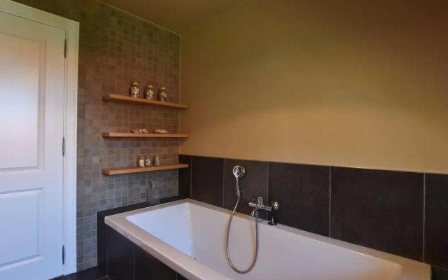 Tasteful Mansion in Lichtervelde with Hot Tub
