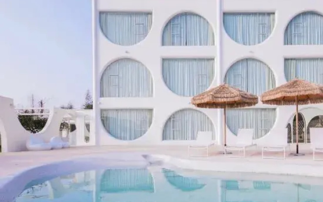 Nous Hotel