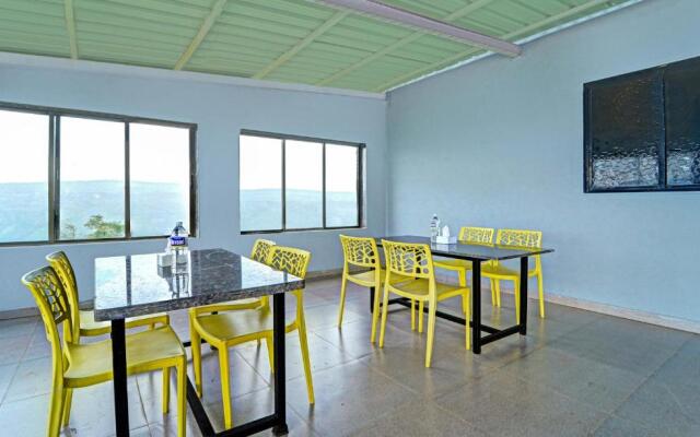 Treebo Kuber Palace With a Swimming Pool