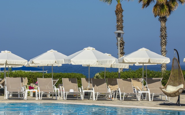 Leonardo Plaza Cypria Maris Beach Hotel & Spa