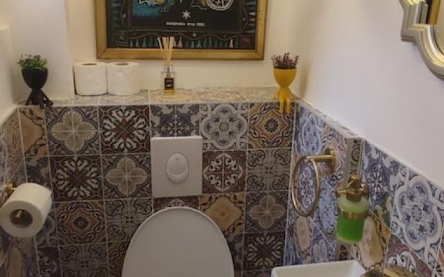 Authentic Design 2bdr Apartment in Old Town