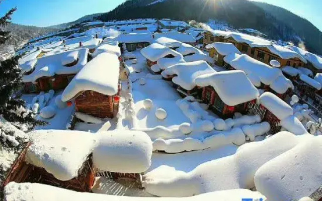 Snow Village Erlanghe Mengliang Inn