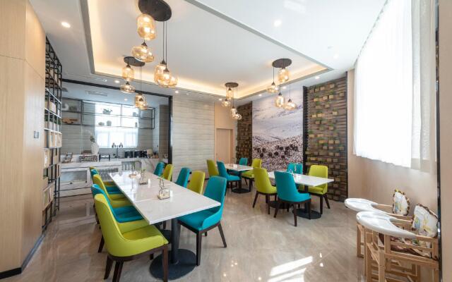 Atour Hotel Urumqi People's Cinema