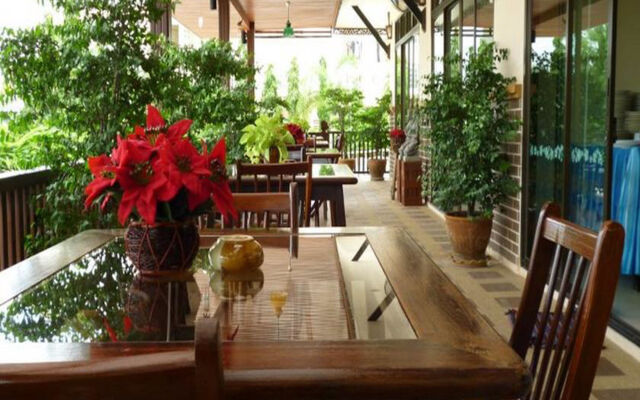 Rayong Lanna Hotel
