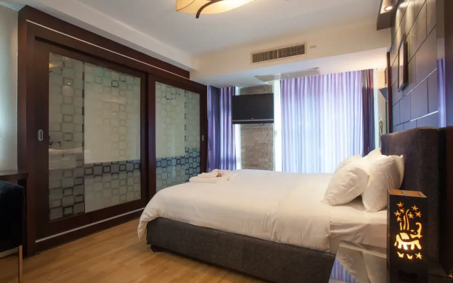 2C - 2 Bedroom Downtown Apartment With Shared Pool
