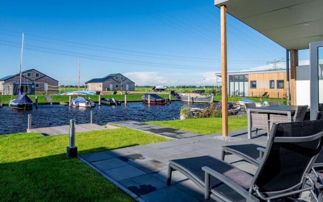 Beautiful Chalet With a Jetty, Near Frisian Lakes