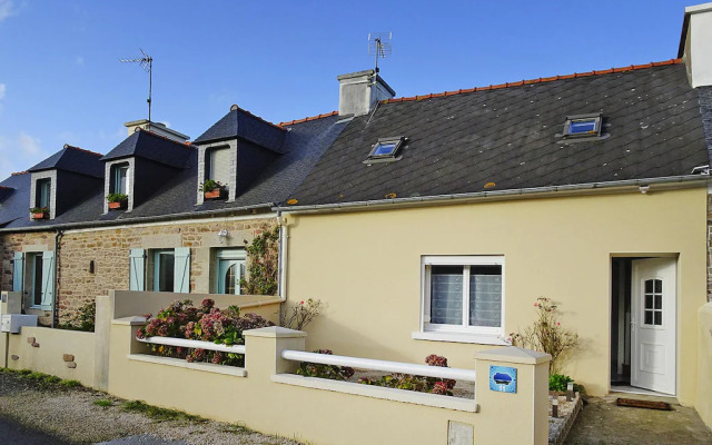 Terraced House With Garden and sea View, Paimpol
