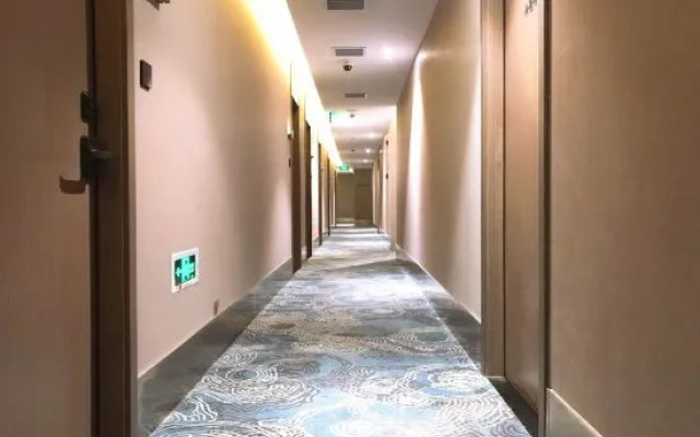 Weiting Hotel (Shanghai Bund Nanjing East Road Pedestrian Street)