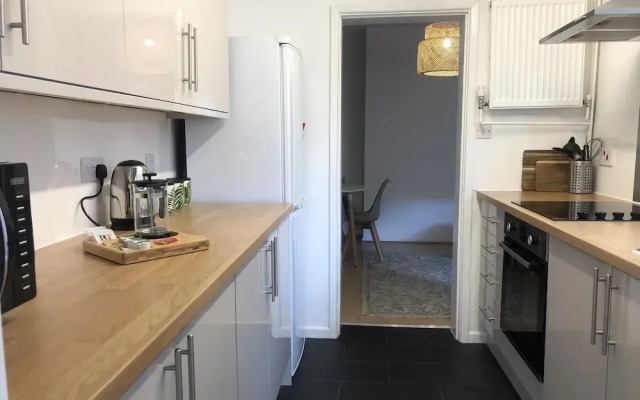 One Bedroom City Apartment, Cambridge by Sojo Stay