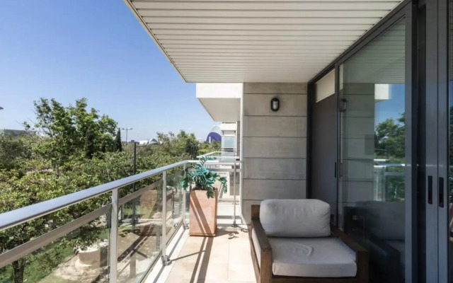 Art and Sciences view luxury apartment