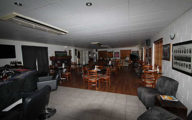 The Colonial Rose Motel