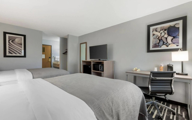 Quality Inn Chesterton near Indiana Dunes National Park I-94