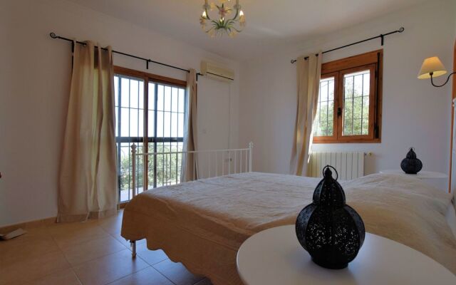 Spacious Villa With Private Pool and Stunning Views Near Iznájar