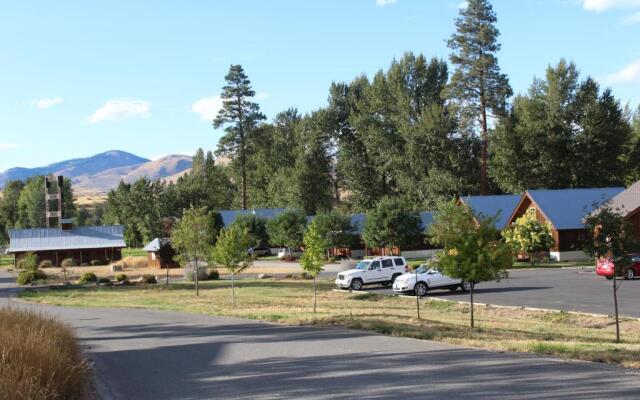 Methow River Lodge & Cabins