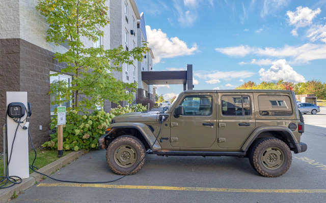 Best Western Plus Dartmouth Hotel & Suites